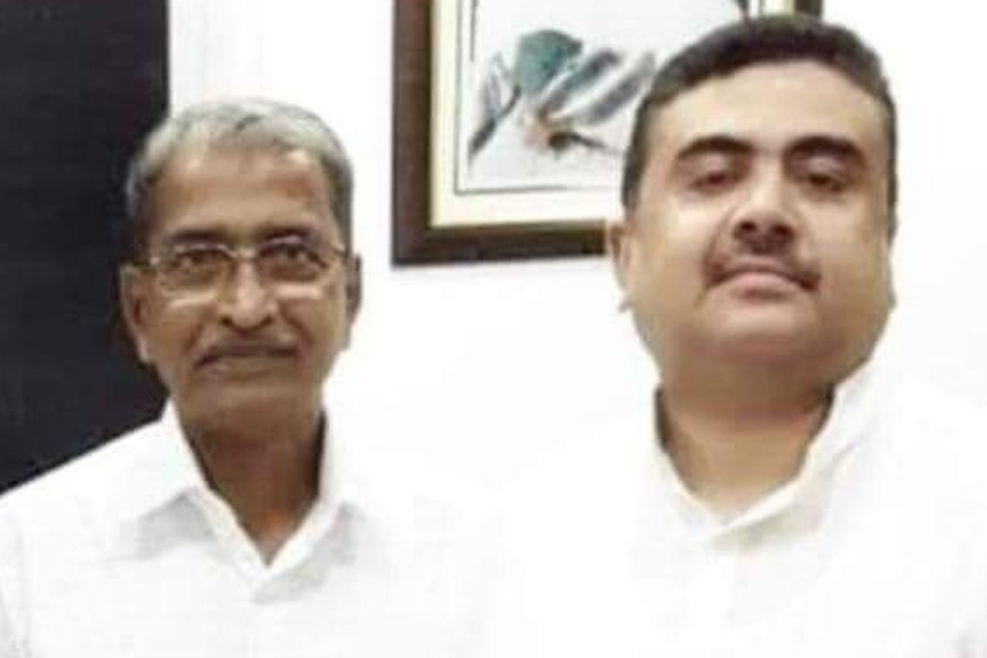 TMC MP Khalilur Rahman with BJP leader Suvendu Adhikari.