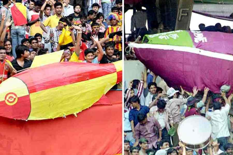 Picture of East Bengal and Mohun Bagan fans 
