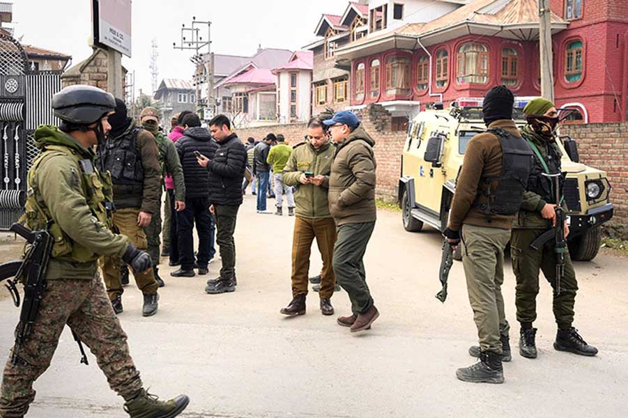 Two terrorist escape from police custody in Jammu and Kashmir’s Baramulla.
