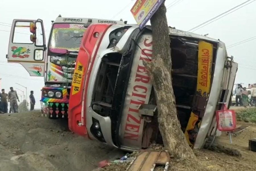 Private bus faces accident after Truck hits in chandrakona