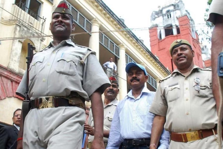 খুব কম সময়েই মুখতারের ডান হাত হয়ে উঠেছিলেন মুন্না। তাঁকে মউ জেলা সামলানোর দায়িত্ব দেন মুখতার।