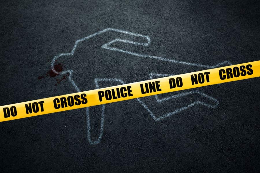 পুলিশের চাপ বাড়তেই প্রায় ৪০টি খুন এবং তোলাবাজির অভিযোগে অভিযুক্ত মুন্না ২০০৩ সাল নাগাদ সপরিবারে মুম্বইয়ে চলে যান।