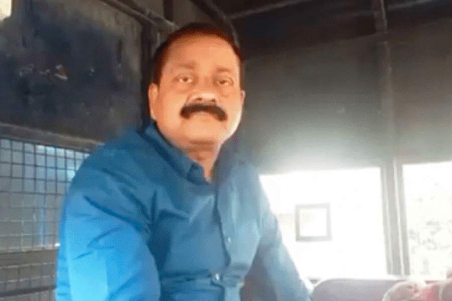 ২০১৮ সালের ৮ জুলাই রবিবার রাত সাড়ে ৯টা নাগাদ মুন্নাকে ঝাঁসি জেল থেকে বাগপত জেলে নিয়ে যাওয়া হয়। ৯ জুলাই তাঁকে বাগপতের আদালতে পেশ করার কথা ছিল। ৯ জুলাই ভোর সাড়ে ৫টা নাগাদ জেলের মধ্যেই মুন্নার মাথায় গুলি চালান সুনীল রাঠি নামে অন্য এক সাজাপ্রাপ্ত। ঘটনাস্থলেই মৃত্যু হয় মুন্নার।