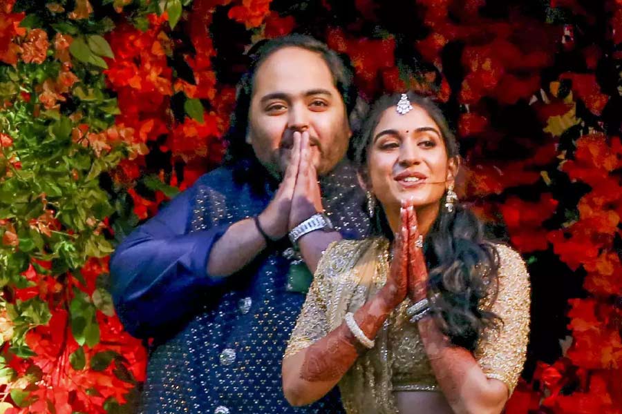 Mukesh Ambani son Anant's engagement picture
