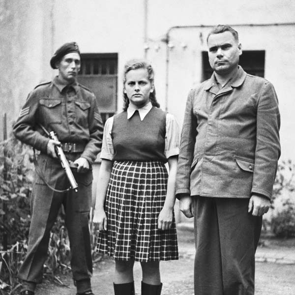 বিভিন্ন প্রতিবেদন অনুযায়ী, গ্রেসের জন্মের ১৩ বছর পরে তাঁর মা আত্মহত্যা করেছিলেন। স্বামী স্থানীয় পানশালার মালিকের মেয়ের সঙ্গে বিবাহবহির্ভূত সম্পর্কে জড়িয়েছিলেন জানতে পাওয়ার পরই আত্মঘাতী হন ইরমার মা।