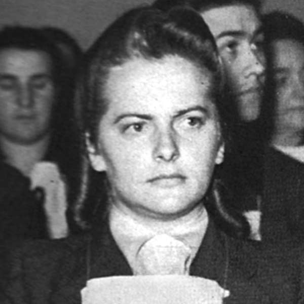 ইরমার বোন হেলেন এক বার জানিয়েছিলেন যে, স্কুলে ইরমার উপর অকথ্য অত্যাচার করত উঁচু শ্রেণির পড়ুয়ারা। ভয়ে কোনও দিন প্রতিবাদ করতে পারেননি ইরমা। অত্যাচার সহ্য করতে না পেরে ইরমা খুব কম বয়সেই স্কুল যাওয়া বন্ধ করে দেন।