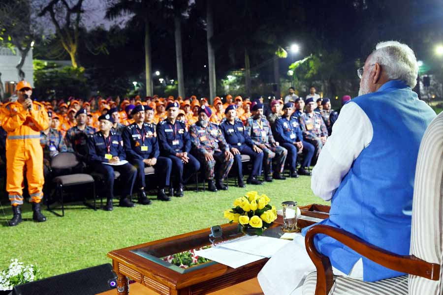 Photo of PM Narendra Modi  interacting with Operation Dost Members.