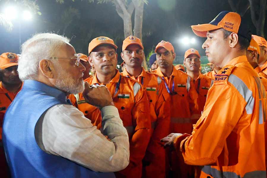 Photo of PM Narendra Modi  interacting with Operation Dost Members.