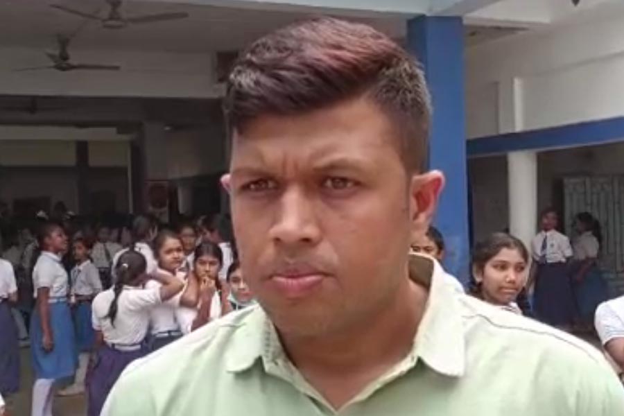 TMC Leader of Bhangar allegedly rebuffs Teachers of a girl school who are claiming DA