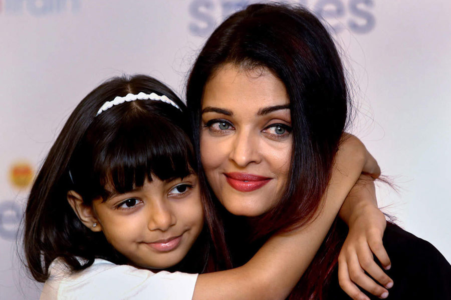 photo of Bollywood Actor Aishwarya Rai Bachchan with her daughter Aaradhya Bachchan