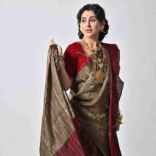 Oindrila Sen's look in Saajghar movie