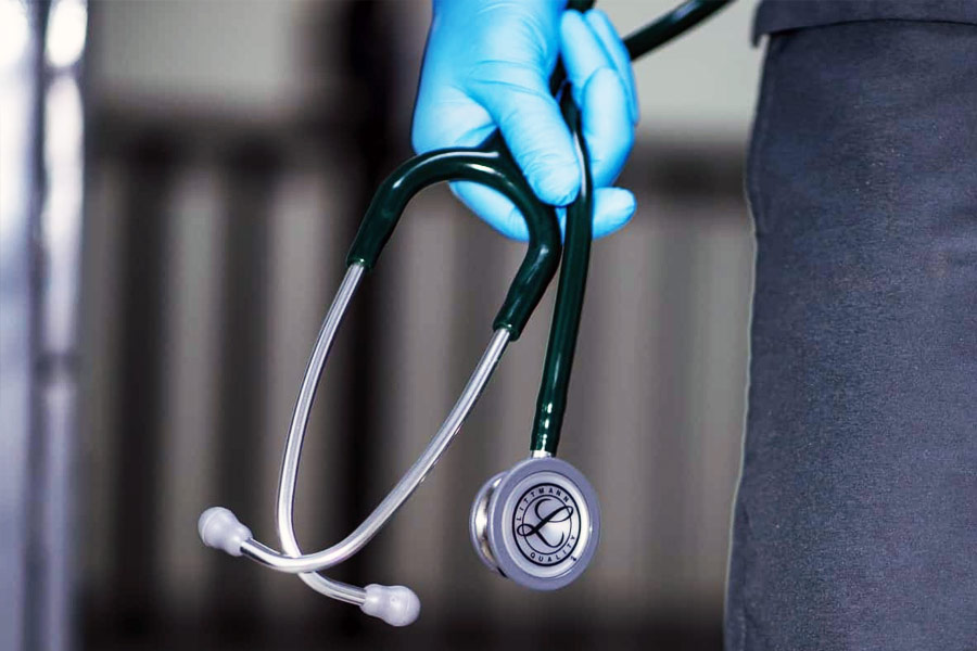 কিন্তু মাইকেল এ সব টের পাননি কেন? আদৌ কি সত্যি কথা বলছেন যুগল? চিকিৎসকদের দাবি, কোনও কিছুতে লেগে ছিটকে গুলি ঢোকে মাইকেলের মাথায়। ফলে তার অভিঘাত ছিল অনেক কম। তাই বরাতজোরে বেঁচে যান তিনি।