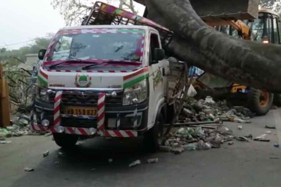 2 died due to an accident at Khanakul of Hooghly
