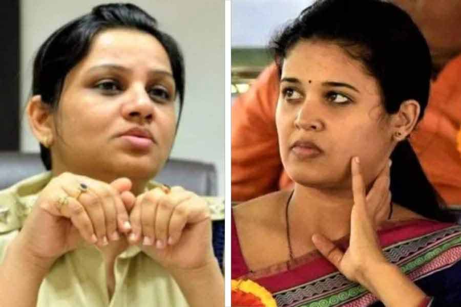 IAS Rohini Sindhuri moves to court against IPS D Roopa.