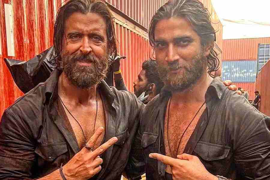 Hrithik Roshan poses with his Stuntman