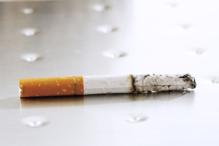 তদন্তে নেমে পুলিশ তখন সেই হত্যাকাণ্ডের কোনও সুরাহা করতে পারেনি। সুরাহা হয় ৫০ বছর পর। কে এবং কেন এই খুন করেছে তা জানা যায় চলতি বছর। একটি সিগারেটের পুড়ে যাওয়া টুকরো এবং একটি পোশাকের সাহায্যে।