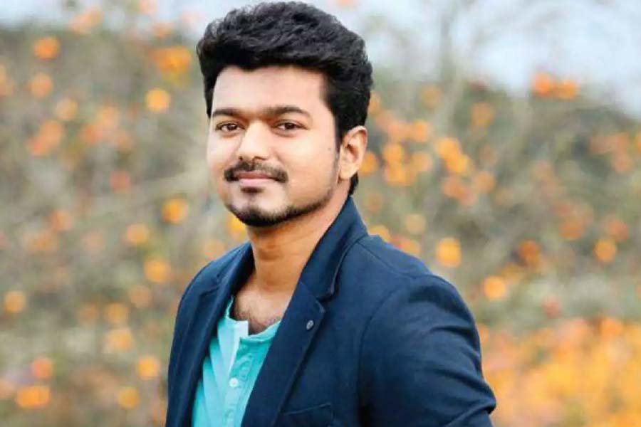 ইতিমধ্যেই নিজের পারিশ্রমিক আরও বাড়িয়ে ফেলেছেন বিজয়। ৬৭তম ছবিতে কাজ করার অপেক্ষায় দিন গুনছেন অভিনেতা। এখনও পর্যন্ত ছবির নাম নিয়ে কোনও চূড়ান্ত সিদ্ধান্ত নেওয়া হয়নি। কিন্তু একাংশের দাবি, এই ছবির নাম ‘থালাপতি ৬৭’ রাখা হতে পারে। এই ছবিতে অভিনয় করতে নাকি ১৩০ কোটি টাকা পারিশ্রমিক চেয়েছেন বিজয়।