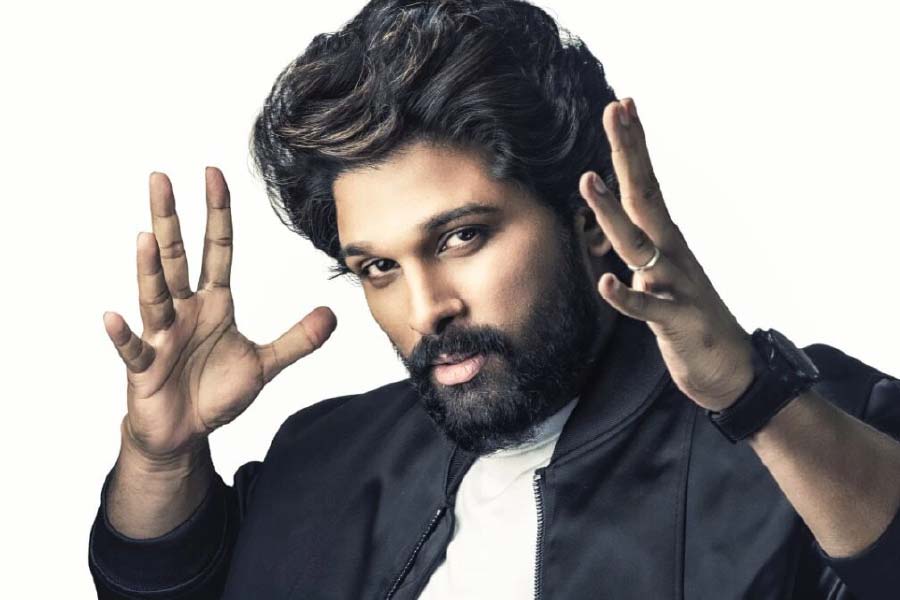 পারিশ্রমিকের দিক দিয়ে প্রভাসকে টক্কর দিয়েছেন অল্লু অর্জুন। ‘পুষ্পা’ ছবির প্রথম পর্বে অভিনয় করে তাক লাগিয়েছিলেন তিনি। এই ছবিতে কাজ করার জন্য ৫০ কোটি টাকা উপার্জন করেছিলেন অভিনেতা।