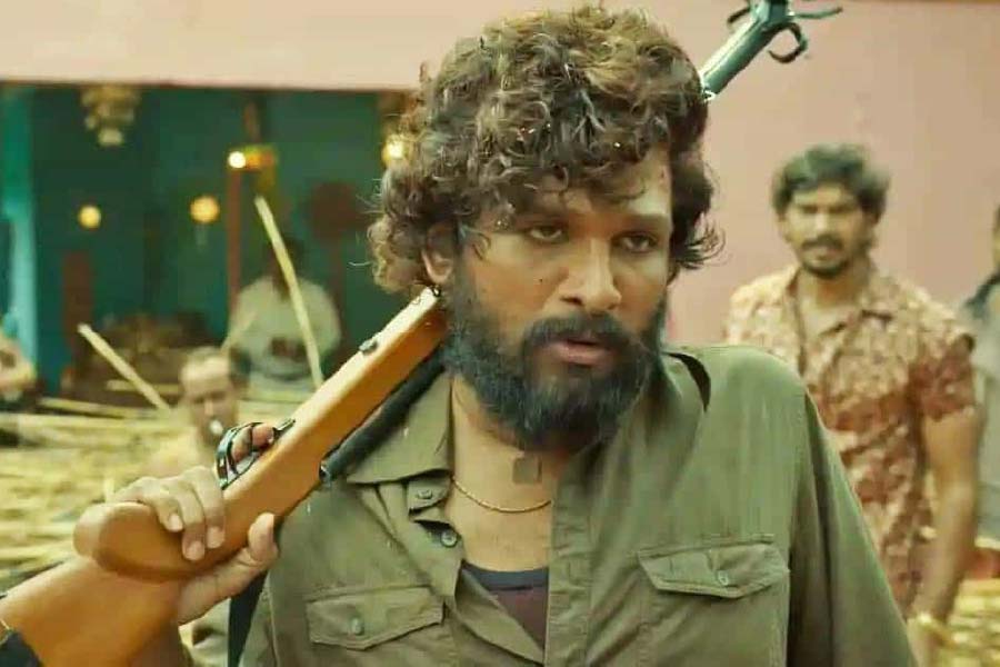 বর্তমানে ‘পুষ্পা’ ছবির দ্বিতীয় পর্বের কাজ নিয়ে ব্যস্ত অল্লু অর্জুন। তবে, পারিশ্রমিকের দিক থেকে বিশাল পার্থক্য এসেছে অভিনেতার। আগের তুলনায় প্রায় তিন গুণ পারিশ্রমিক চেয়েছেন তিনি। দ্বিতীয় পর্বে অভিনয়ের জন্য অল্লু অর্জুন ১২৫ কোটি টাকা পারিশ্রমিক চেয়েছেন বলে শোনা যাচ্ছে।