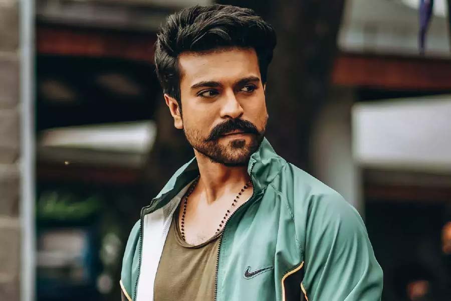 কিন্তু পরবর্তী ছবির জন্য নিজের পারিশ্রমিক এক লাফে অনেকটা বাড়িয়ে ফেলেছেন রামচরণ। সংবাদ সংস্থা সূত্রে খবর, ‘জার্সি’ ছবির পরিচালক গৌতম তিন্নানুরির সঙ্গে কাজ করতে চলেছেন অভিনেতা। এই ছবিতে অভিনয়ের জন্য ১০০ কোটি টাকা পারিশ্রমিক চেয়েছেন রামচরণ।