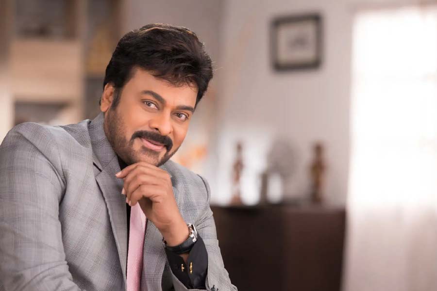 তেলুগু ফিল্ম ইন্ডাস্ট্রির সেরা অভিনেতাদের মধ্যে অন্যতম চিরঞ্জীবী। ২০২২ সালের ৫ অক্টোবর প্রেক্ষাগৃহে মুক্তি পেয়েছিল ‘গডফাদার’। এই ছবিতে নয়নতারার সঙ্গে জুটি বেঁধেছিলেন অভিনেতা। ক্যামিয়ো চরিত্রে অভিনয় করতে দেখা গিয়েছিল সলমন খানকে। এই ছবিতে কাজ করে ৪৫ কোটি টাকা পারিশ্রমিক পেয়েছিলেন তিনি।