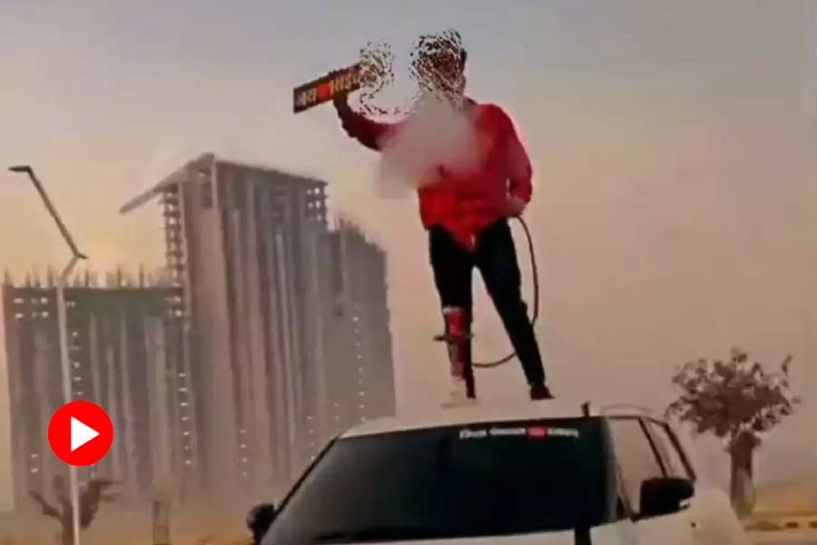 Lucknow man arrested for smoking hookah on the roof of a car.