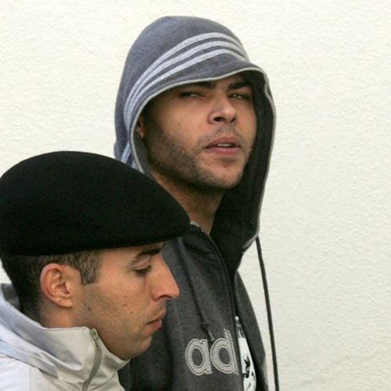 লি মুরের অন্যতম সহযোগী পল অ্যালেনকে ১৮ বছরের কারাদণ্ড দিয়েছিল কেন্টের আদালত। চুরি যাওয়া টাকা তছরুপে সাহায্য করেছিলেন ইংল্যান্ডের ব্যবসায়ী ইয়ান বাওরেম। তিন বছরে ৯ মাসের সাজা হয়েছিল তাঁরা।