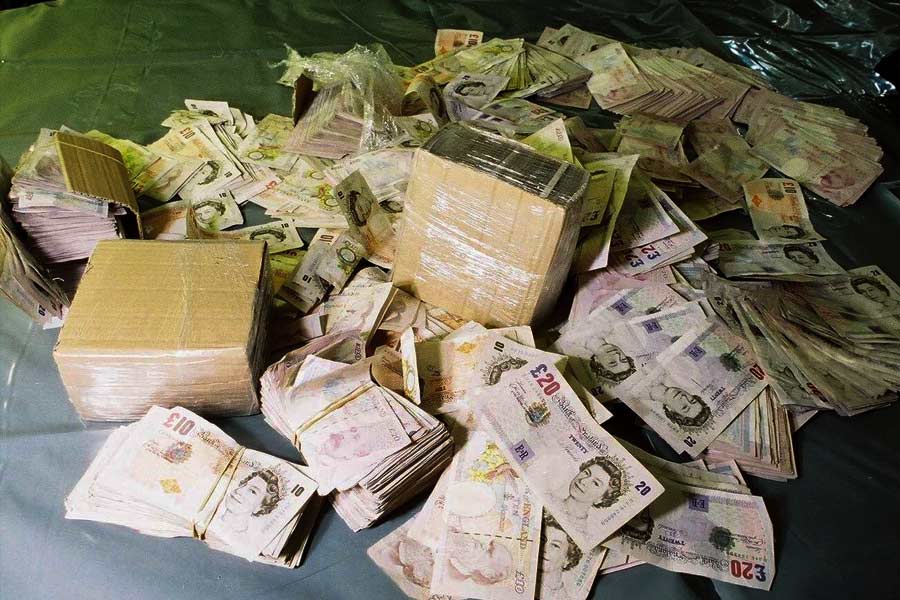 পুলিশ প্রথমে মনে করেছিল, ডিপোর ম্যানেজার কলিনও এই ষড়যন্ত্রের পিছনে রয়েছেন। পরে তদন্তে সবটা স্পষ্ট হয়। কলিন এবং তাঁর পরিবারকে অপহরণের নেপথ্যে ছিলেন এমির হায়সেনাজ। তাঁর ২০ বছরের সাজা হয়েছিল।