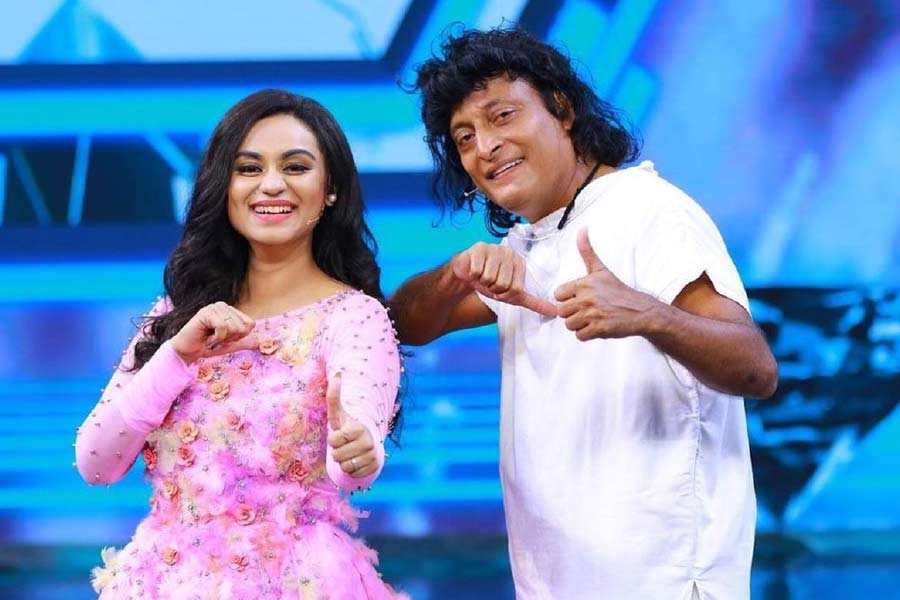 Rolls Royce Phantom car facilities.