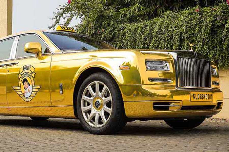 Rolls Royce Phantom car into taxi.