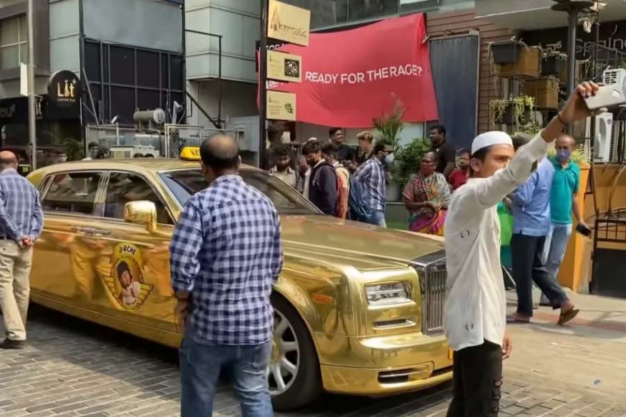 Rolls Royce car price.