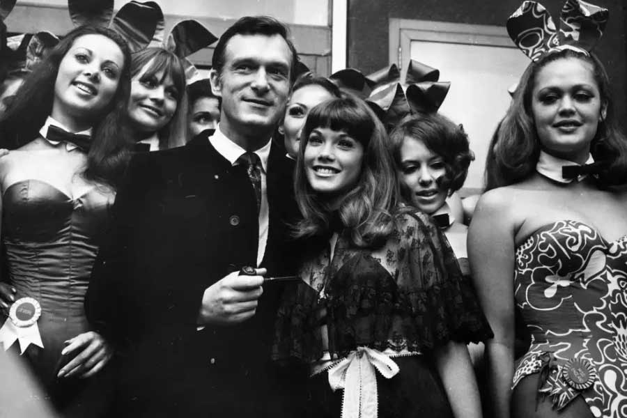  সাল ১৯৬০। সে বারই প্রথম প্লেবয় ক্লাবের সঙ্গে পরিচিতি ঘটেছিল সকলের। আমেরিকার শিকাগোয় সেই প্রথম কোনও প্লেবয় ক্লাব খোলা হয়েছিল। তার পর যত দিন গড়িয়েছে, ততই প্লেবয় ক্লাবের জনপ্রিয়তা বেড়েছে। ধীরে ধীরে নিউইয়র্ক, লস অ্যাঞ্জেলস, কানসাস সিটি-সহ অন্যত্রও এই ক্লাবের রমরমা বাড়ে। এই ক্লাবগুলির অন্যতম আকর্ষণ ছিল ‘বানি’দের নিয়ে। 