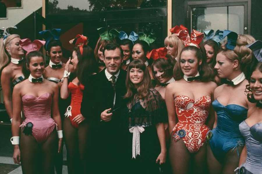  ‘বানি’দের লাস্যময়ী হতেই হয়। তবে প্লেবয় ক্লাবগুলিতে কোনও অতিথির সংস্পর্শেই ঘেঁষতে পারেন না ‘বানি’রা। ‘বানি’দের জীবনে চাকচিক্যের ঘাটতি নেই। তবে প্রতিনিয়ত এক কঠোর শৃঙ্খলা মেনে চলতে হয় তাঁদের। 