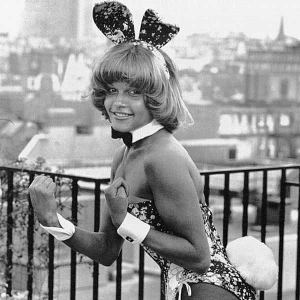 ১৯৮১ সালে ‘বানি’ বিসাবে কাজ করেছিলেন বিলি উইলসন। তিনি বলেছিলেন, ‘‘যখন আপনি ‘বানি’ হিসাবে কাজ করছেন, আপনার মনে হতেই পারে যে আপনি ছোটখাটো খ্যাতনামী। অনেক সুযোগ সুবিধা পাওয়া যায়।’’