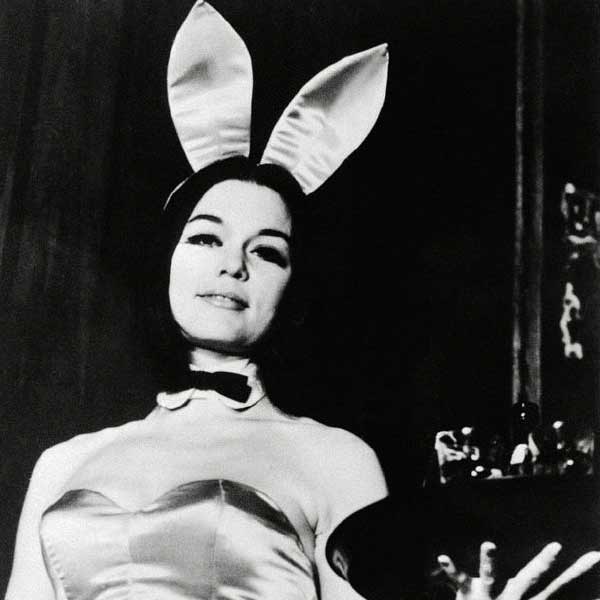  নিউইয়র্কের প্লেবয় ক্লাবে ‘বানি’ হিসাবে কাজ করেছিলেন গ্রোলিয়া স্টেইনেম। অতীতের সেই অভিজ্ঞতার কথা সংবাদমাধ্যমে জানিয়েছিলেন তিনি। বলেছিলেন, পেশাদার জীবনে ঢোকার পর রোজই তাঁদের ওজন মাপা হত। দেখা হত, তাঁদের ওজন নিয়ন্ত্রণে রয়েছে কি না। 