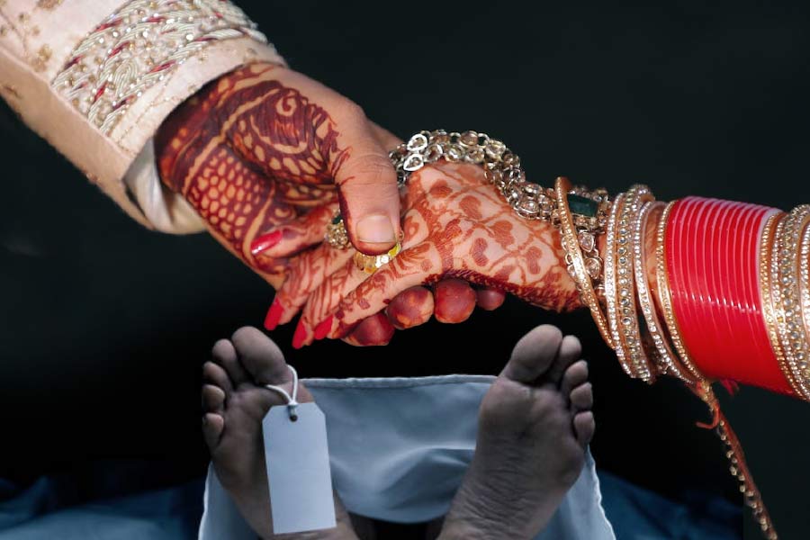 Gujarat bride dies of heart attack during wedding rituals and groom marries her sister on the same day.