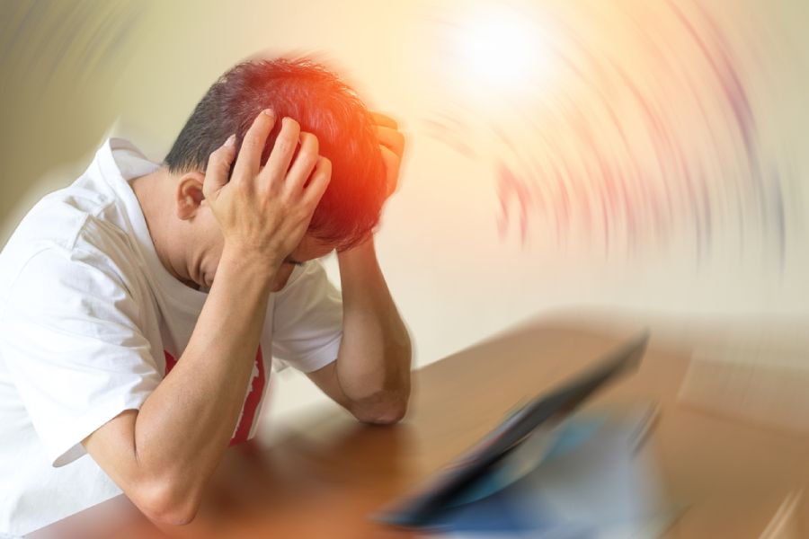 Early warning signs and symptoms of meningitis
