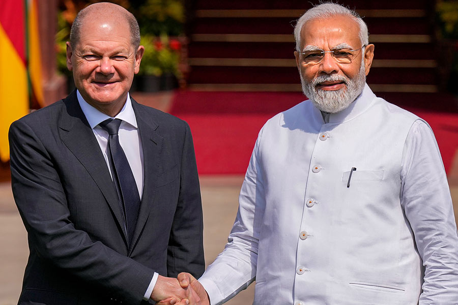 Prime Minister Narendra Modi shakes hand with German Chancellor Olaf Scholz.