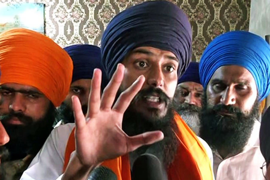 স্বাধীনতার পর শরণার্থী স্রোত, খলিস্তানি আন্দোলন কিংবা কৃষক আন্দোলন, বার বার অশান্ত হয়েছে পঞ্জাব। স্থিতাবস্থা সরিয়ে পঞ্জাবে নতুন করে অশান্তির আঁচ করছেন কেউ কেউ।