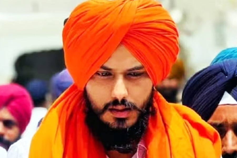 প্রথম দিকে সংগঠনটি বঞ্চনার বিরুদ্ধে পঞ্জাবের জনগণের দাবিদাওয়া নিয়ে লড়ার কথা বলত। কিন্তু অমৃতপাল দায়িত্ব নেওয়ার পর সংগঠনের কার্যকলাপ আরও ‘চরমপন্থী’ হয়ে যায়। সরাসরি স্বতন্ত্র খলিস্তানের দাবি জানাতে শুরু করে ‘ওয়ারিস পঞ্জাব দে’।