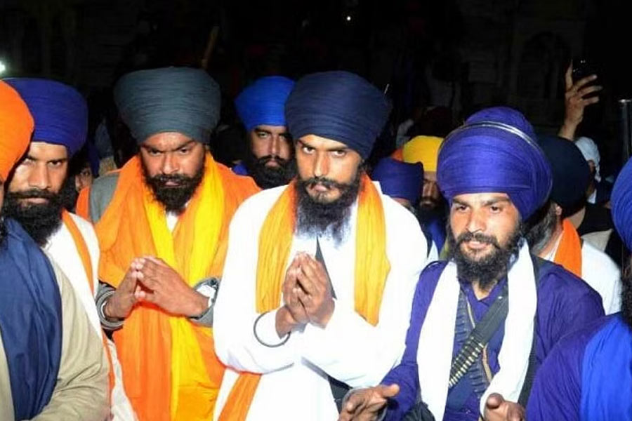 ভিন্দ্রানওয়ালের বিরুদ্ধে শান্তিকামী, তুলনায় নরমপন্থী শিখ এবং হিন্দুদের হত্যা করার অভিযোগ ওঠে। প্রশাসনের বহু গুরুত্বপূর্ণ ব্যক্তিও ভিন্দ্রানওয়ালের রোষে পড়েন। ভিন্দ্রানওয়ালের পাশে দাঁড়ানোর অভিযোগ ওঠে শিখদের অন্যতম শীর্ষ ধর্মীয় সংগঠন অকাল তখ্‌তের বিরুদ্ধে।