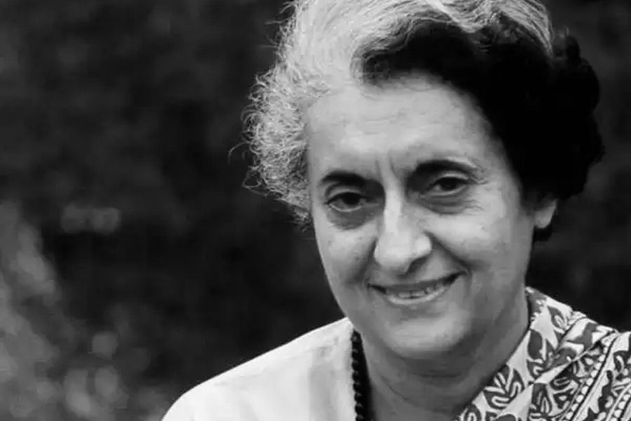 ১৯৮৪ সালের অক্টোবর মাসে দুই শিখ দেহরক্ষীর গুলিতে নিহত হন তৎকালীন প্রধানমন্ত্রী ইন্দিরা। এর সঙ্গে ‘অপারেশন ব্লু স্টারে’র কোনও সম্পর্ক ছিল কি না, তা তর্কসাপেক্ষ, তবে খলিস্তান পঞ্জাবের রাজনীতি থেকে কখনওই হারিয়ে যায়নি। বার বার তা ভেসে উঠেছে।