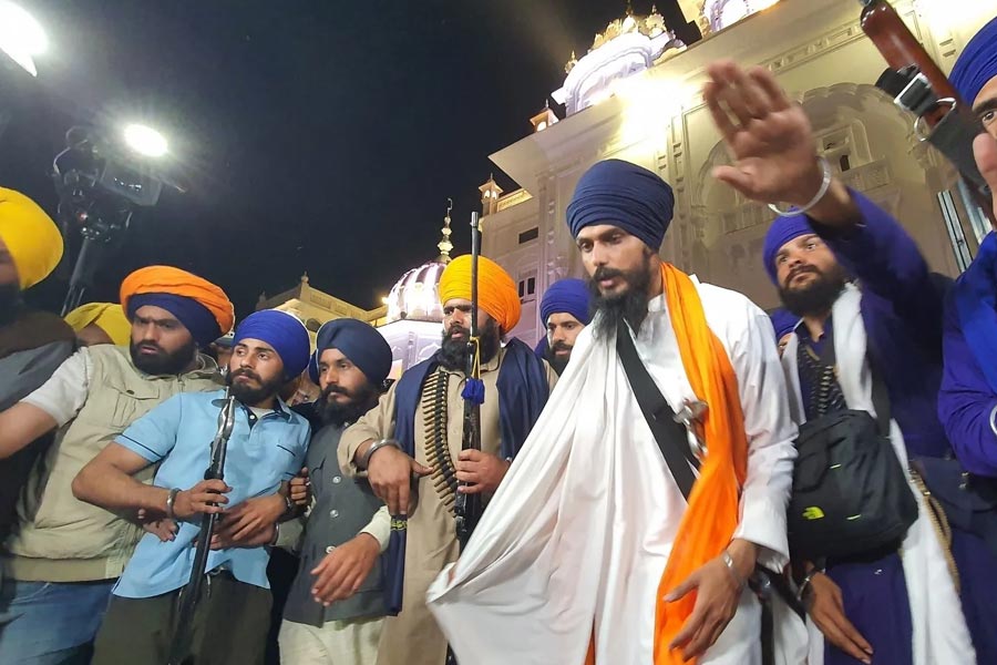 খলিস্তান প্রসঙ্গে অমৃতপাল নিজের মনোভাব জানিয়ে বলেছেন, “এটি একটি আদর্শ এবং আদর্শ কখনও মরে না। আদর্শের জন্য কী করতে হয়, তা আমরা জানি।” গোয়েন্দাদের একাংশ মনে করছেন, অমৃতপালের উত্থানের নেপথ্যে বিদেশি মদতও থাকতে পারে।