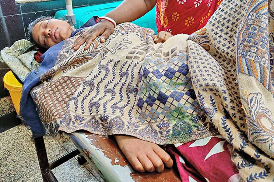 A critical patient has been kept outside the emergency ward of SSKM hospital on Sunday 