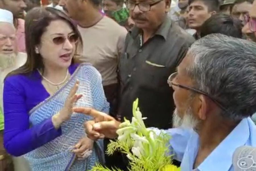 TMC MP Satabdi Roy faces agitation of people as she goes to Didir Suraksha Kavach campaign