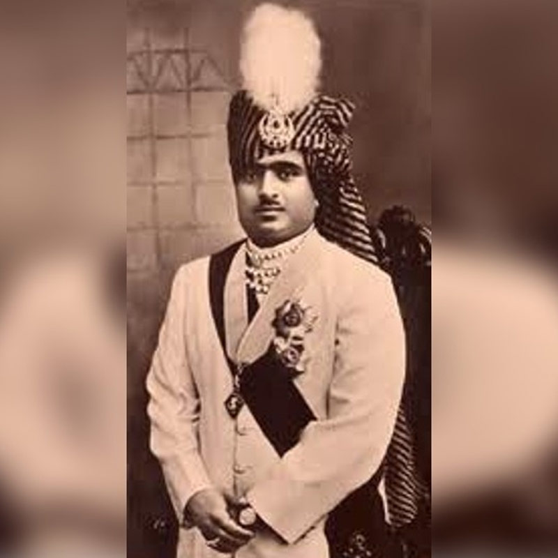 কুকুরগুলির ঘরে টেলিফোনও ছিল বলে দাবি করেন ইতিহাসবিদেরা। পোষ্যেরা অসুস্থ হলে রাজপ্রাসাদে তাদের চিকিৎসা করাতেন না সম্রাট তৃতীয় মহম্মদ মহবত খান। ব্রিটেনের চিকিৎসকদের দিয়ে পোষ্যদের চিকিৎসা করাতেন তিনি।