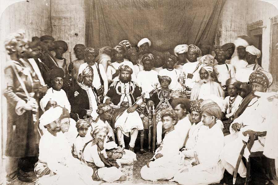 সম্রাট তৃতীয় মহম্মদ মহবত খান বর্তমানের হিসাবে ২০ লক্ষ টাকা খরচ করে তাঁর প্রিয় পোষ্য রোশানারার বিয়ে দিয়েছিলেন। তখনকার দিনে ২০ লক্ষ টাকা যে বর্তমানে কত হাজার কোটি টাকার সমান হতে পারে, তা ভাবলেও অবাক হতে হয়। বিয়ের অনুষ্ঠানে লর্ড আরউইনকেও নিমন্ত্রণ করেছিলেন তিনি। কিন্তু আরউইন সেই নিমন্ত্রণ ফিরিয়ে দিয়েছিলেন।