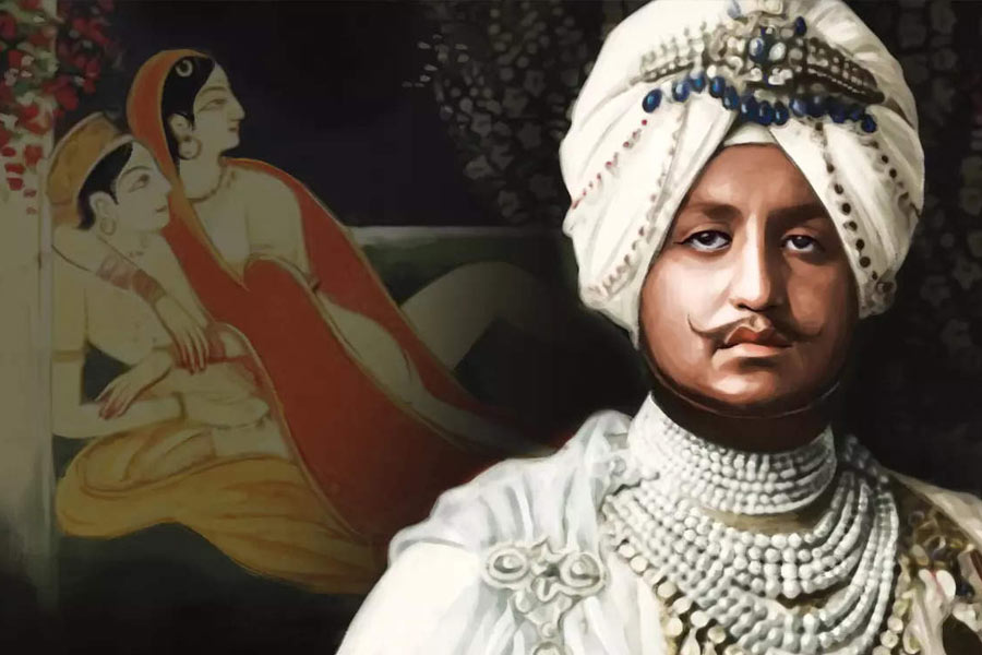 ‘ফ্রিডম অ্যাট মিডনাইট’ বইয়ে লেখা রয়েছে যে, সম্রাট ভূপিন্দর সিংহের যৌনাঙ্গ নিয়ে নানা রকম ভুল ধারণা ছিল সাম্রাজ্যের অধিবাসীদের। তাঁরা বিশ্বাস করতেন, মহারাজের যৌনাঙ্গে কোনও অলৌকিক ক্ষমতা রয়েছে যার জন্য তাঁদের সাম্রাজ্যে কোনও অশুভ শক্তির ছায়া পড়ে না।