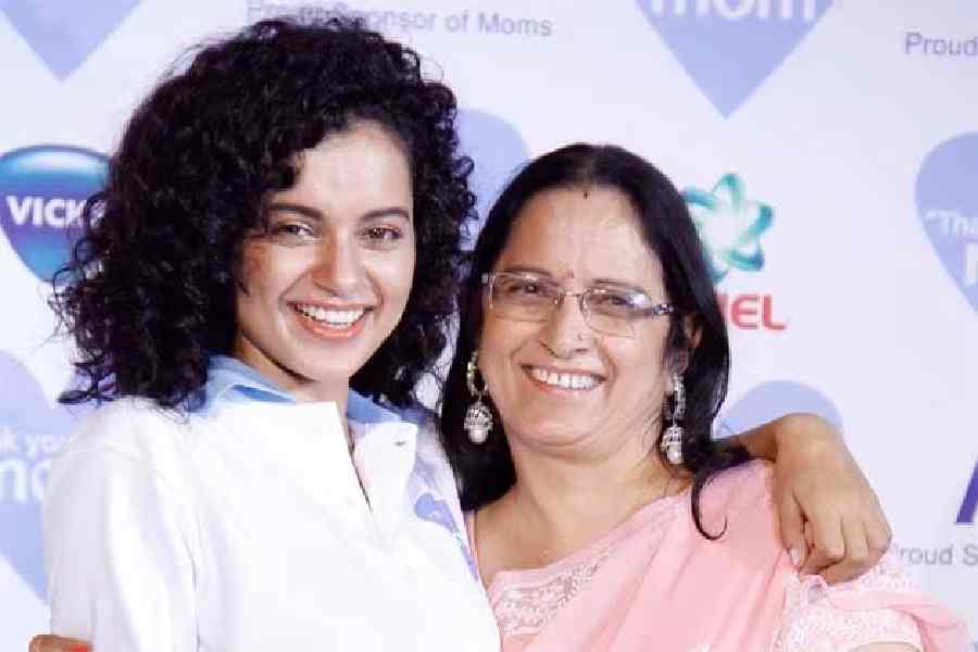 Kangana Ranaut reveals that her mother works in field daily, has taught her to survive on salt and roti