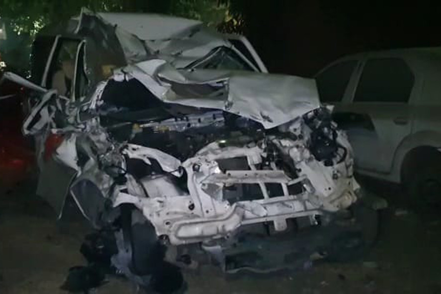 2 died in a fatal car accident on national highway in Asansol 